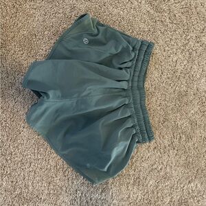 size 2 lululemon hooty hots 2.5 inch